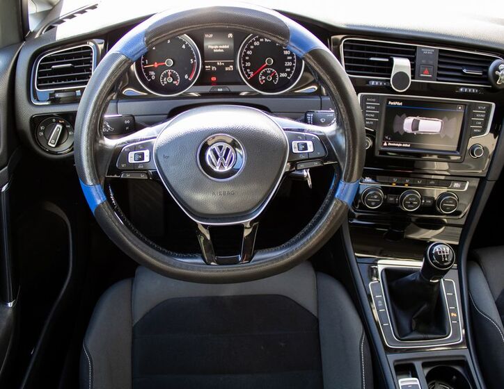 Volkswagen Golf 10