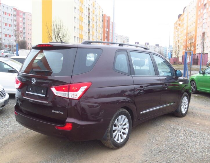 SsangYong Rodius VAN-Minibus 2,0 l 114 kw