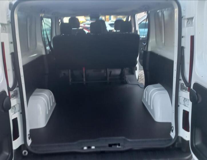 Renault Trafic 13