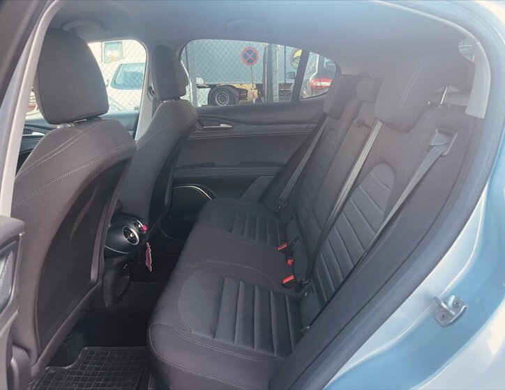 Alfa Romeo Stelvio SUV / Terénní 2,1 l 118 kw