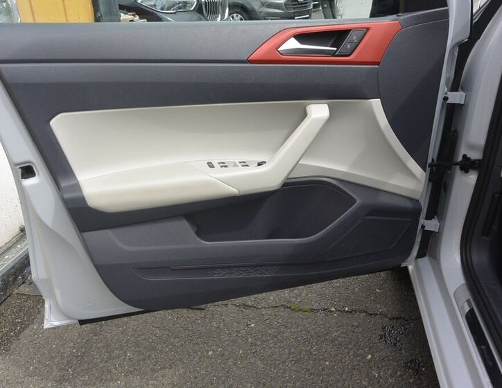 Volkswagen Polo Hatchback 999,0 70 kw