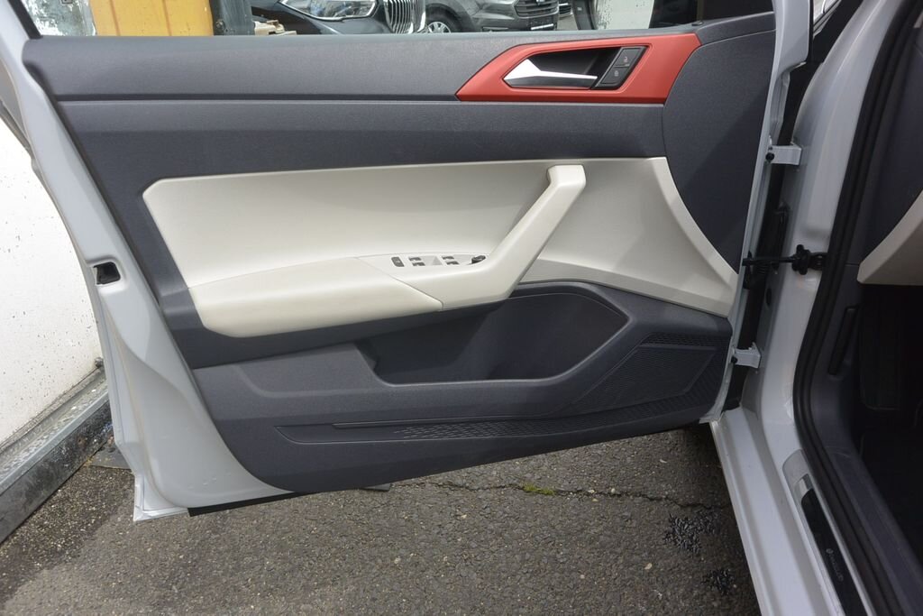Volkswagen Polo Hatchback 999,0 70 kw