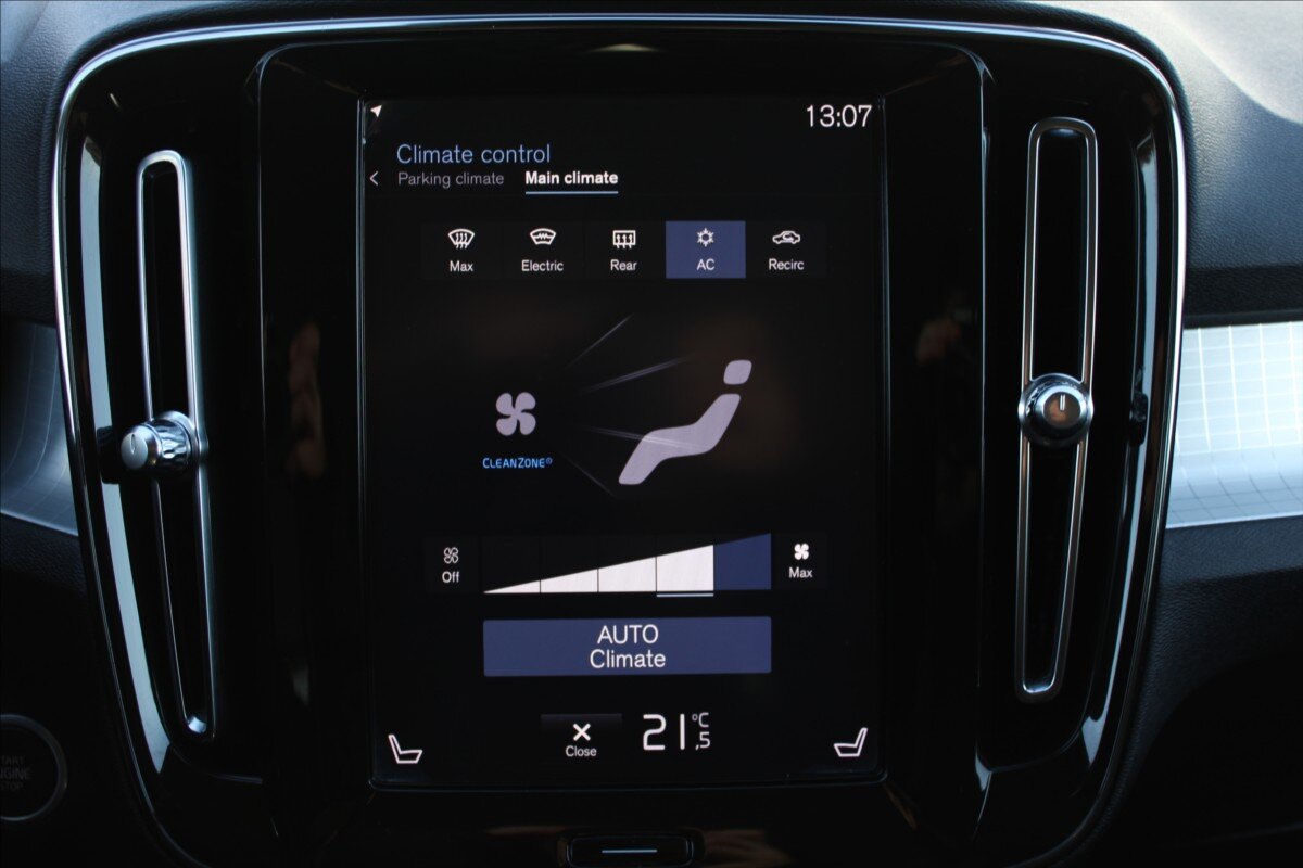 Volvo XC40 SUV / Terénní 2,0 l 140 kw