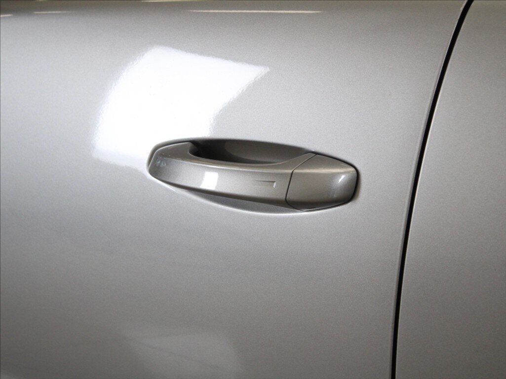 Peugeot 408 Liftback 1,2 l 96 kw