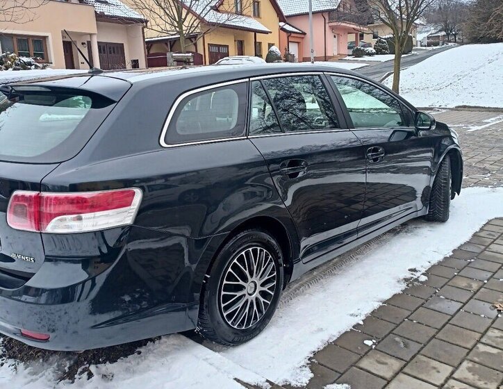 Toyota Avensis Kombi 0,0 93 kw