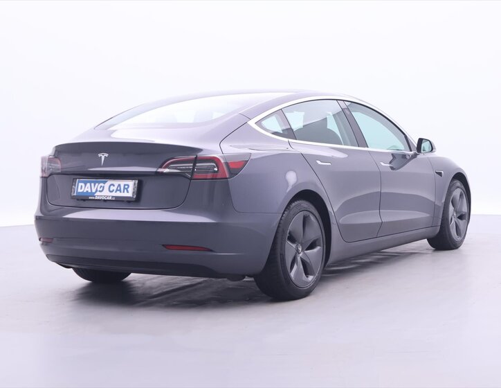 Tesla Model 3 Sedan 0,0 239 kw