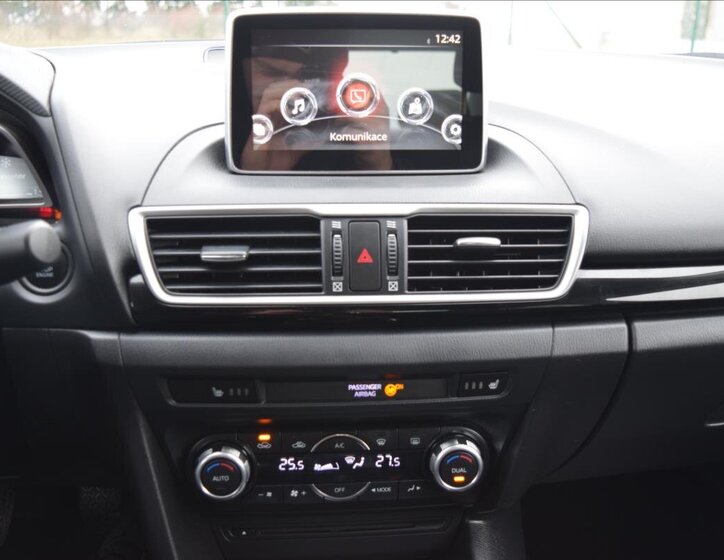 Mazda 3 Sedan 1,5 l 74 kw