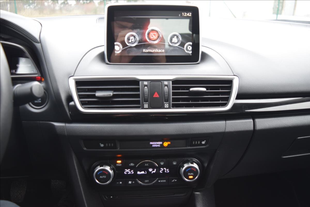 Mazda 3 Sedan 1,5 l 74 kw