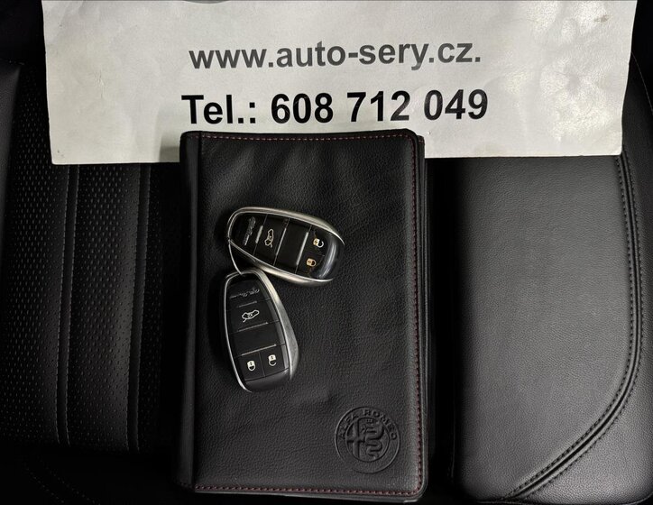 Alfa Romeo Giulia Sedan / Limuzína 2,0 l 206 kw