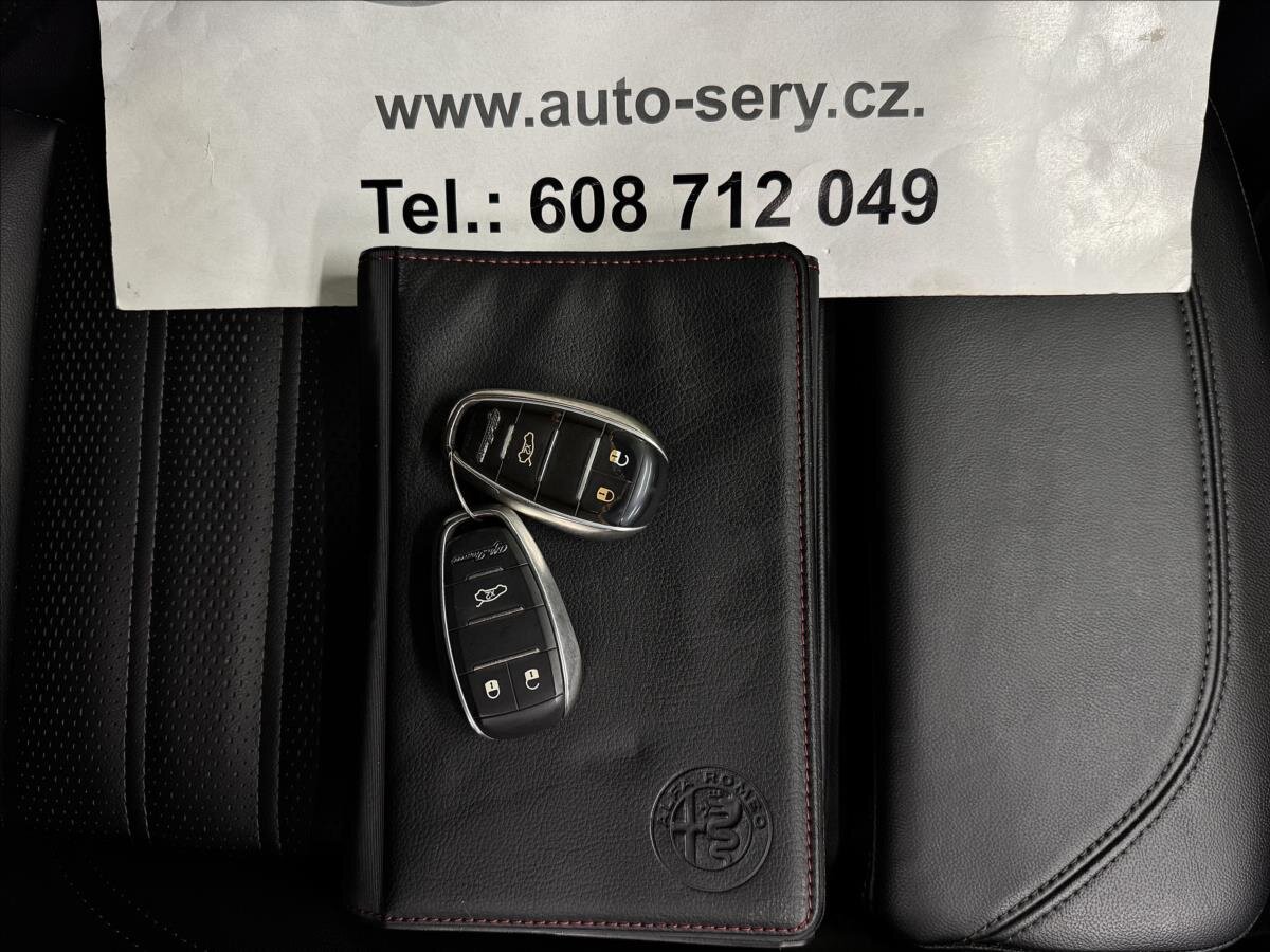 Alfa Romeo Giulia Sedan / Limuzína 2,0 l 206 kw