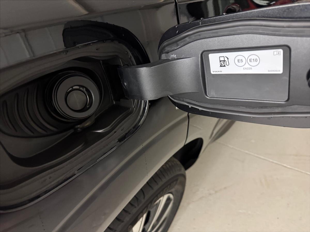 Volvo XC60 SUV / Terénní 2,0 l 184 kw