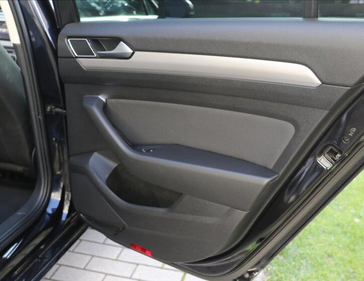 Volkswagen Passat Sedan / Limuzína 2,0 l 110 kw
