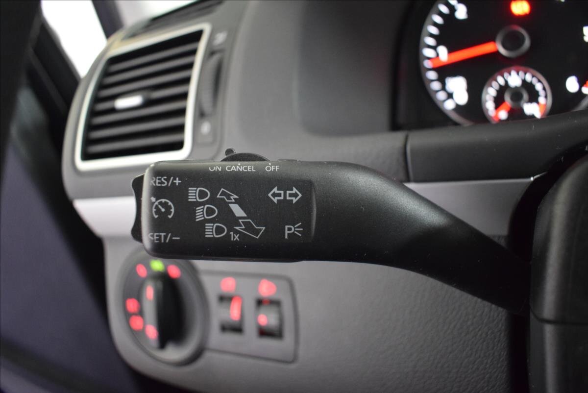 Volkswagen Touran MPV 1,6 l 77 kw