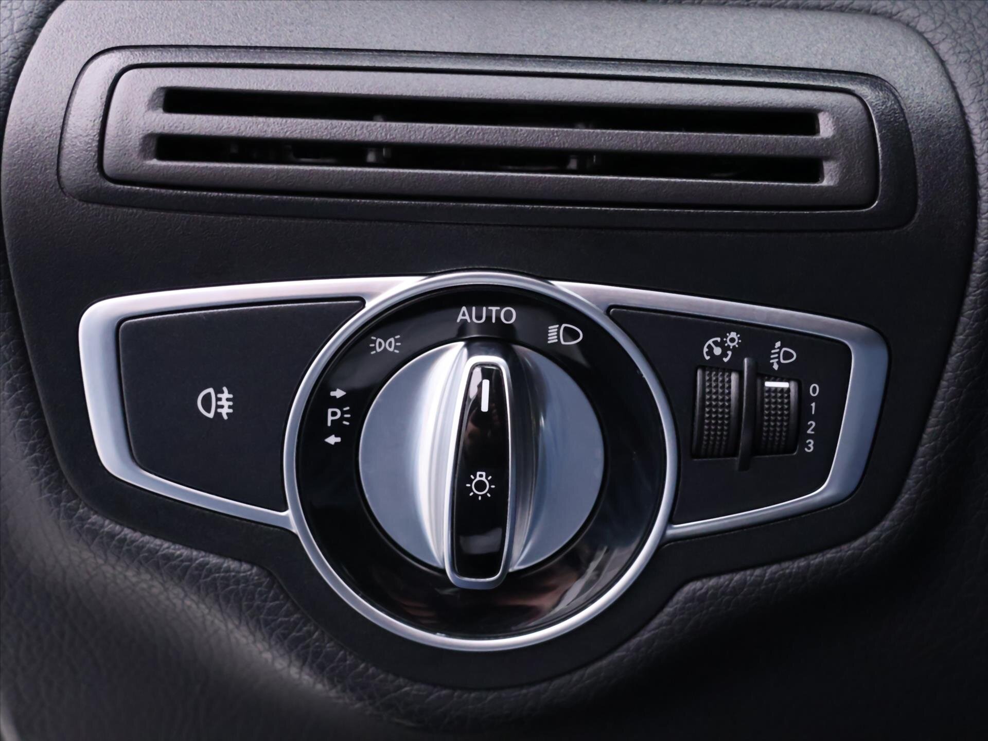 Mercedes-Benz Třídy C Kombi 2,1 l 100 kw