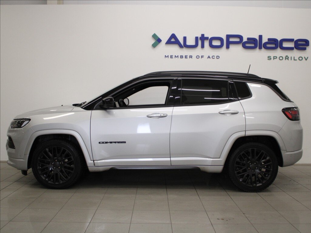Jeep Compass SUV / Terénní 1,3 l 110 kw