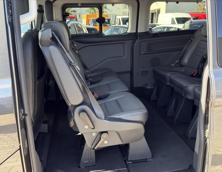 Ford Tourneo Custom 15