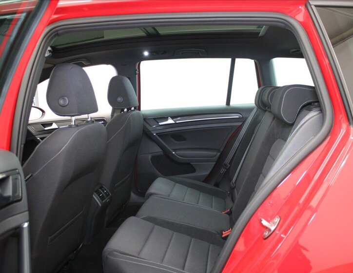 Volkswagen Golf Kombi 2,0 l 221 kw