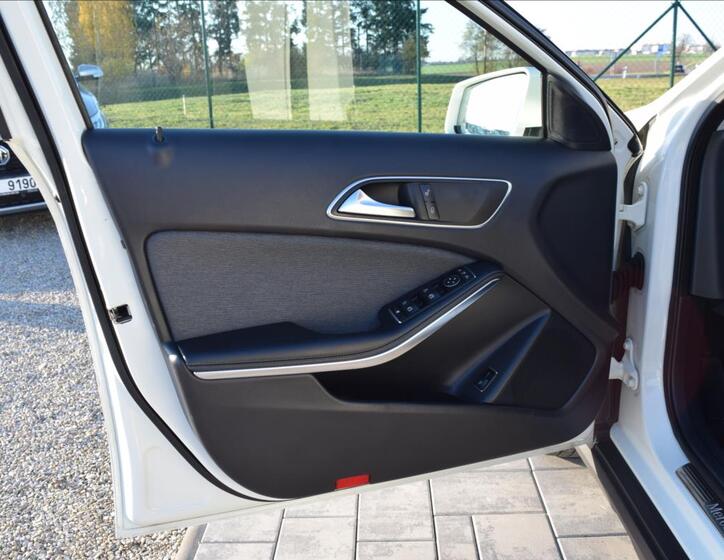 Mercedes-Benz GLA 27