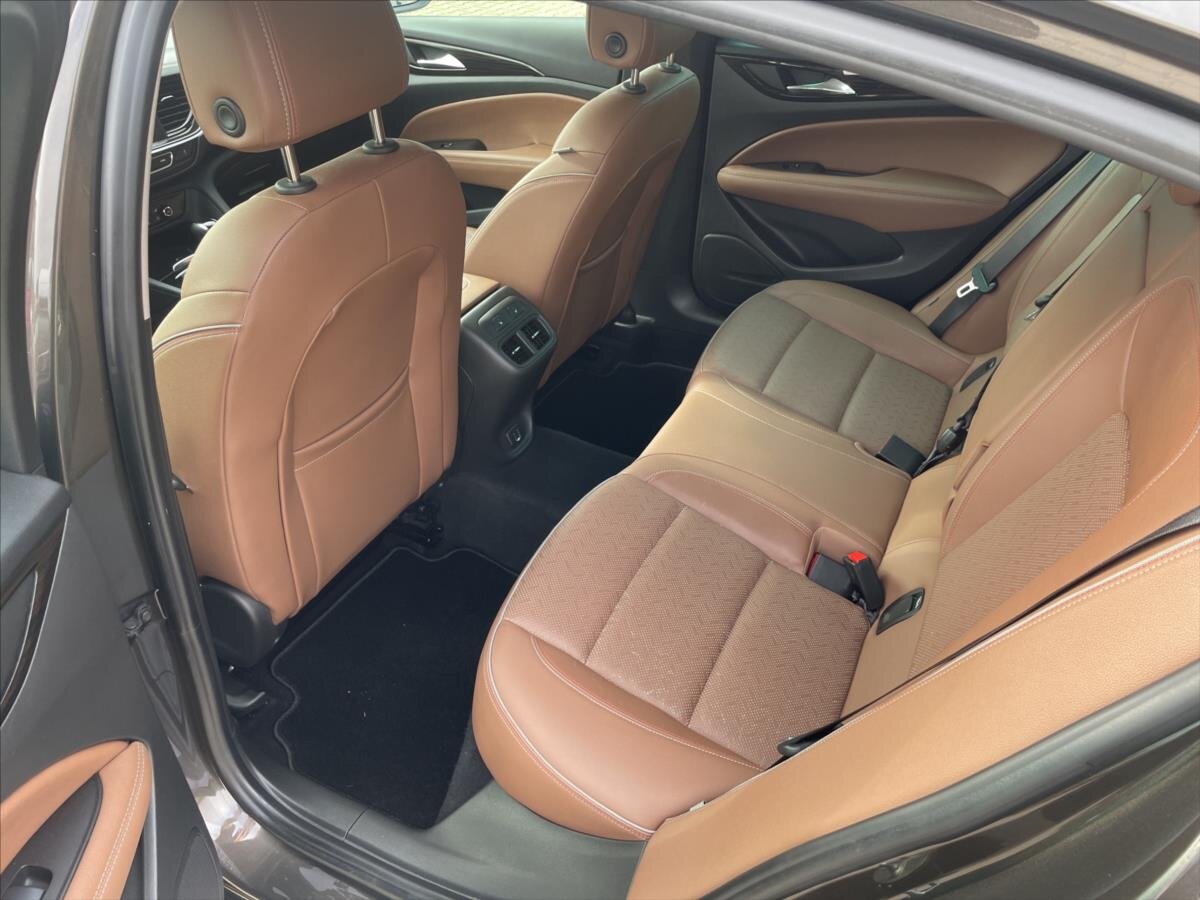 Opel Insignia Liftback 2,0 l 154 kw