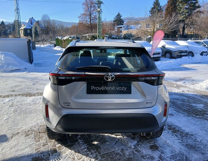 Toyota Yaris Cross 4