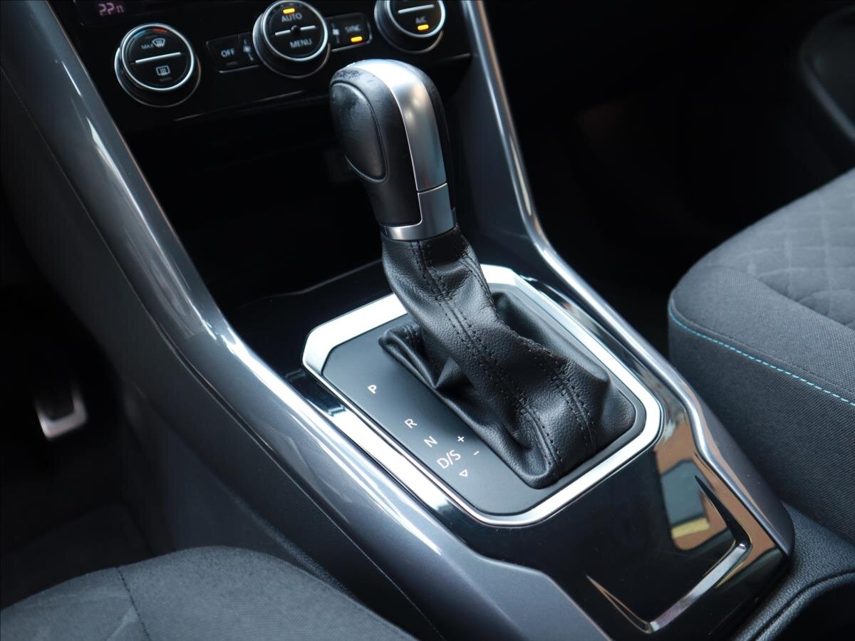 Volkswagen T-Roc CUV 1,5 l 110 kw