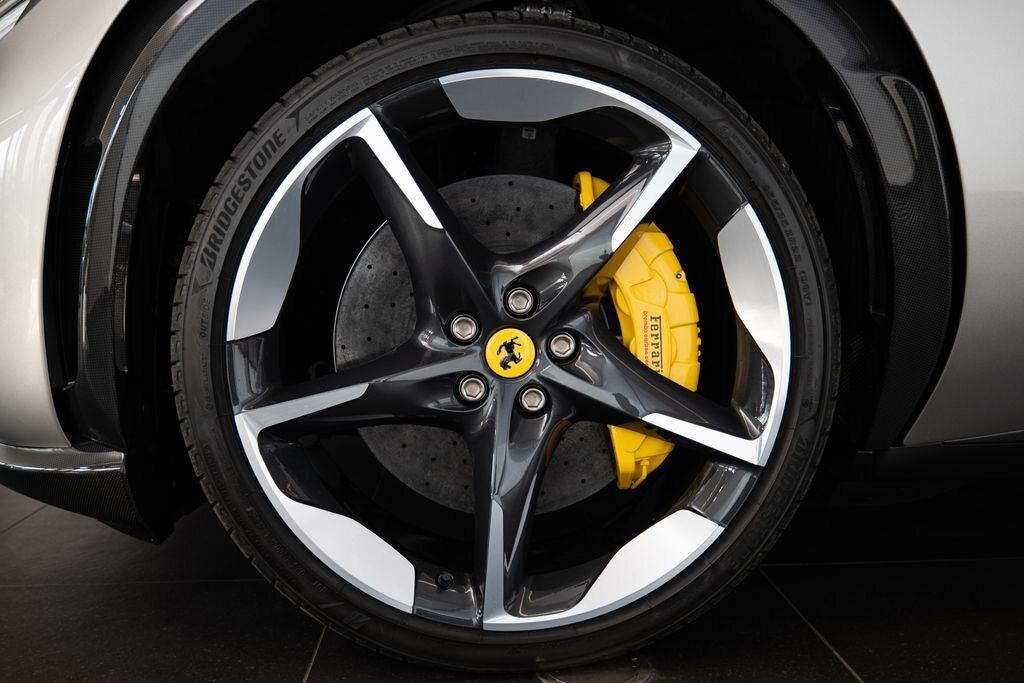 Ferrari Ostatní SUV / Terénní 6,5 l 529 kw