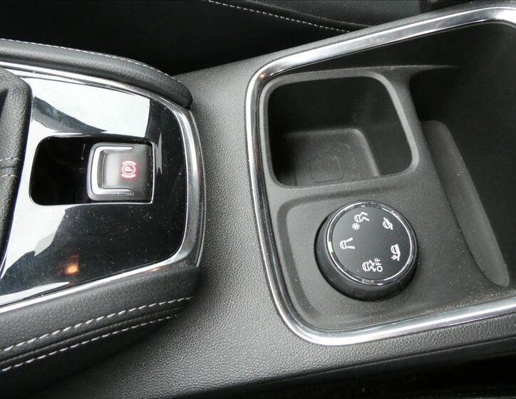 Opel Grandland X SUV / Terénní 1,2 l 96 kw