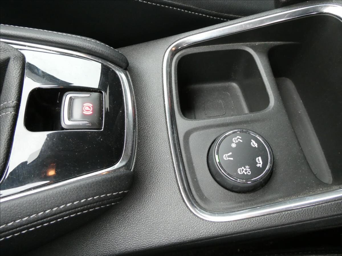 Opel Grandland X SUV / Terénní 1,2 l 96 kw