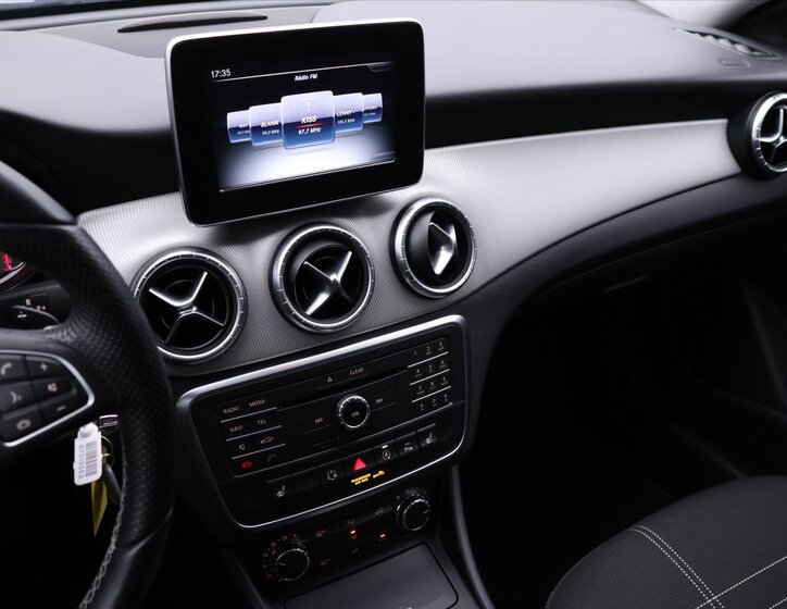 Mercedes-Benz CLA Kombi 2,0 l 155 kw