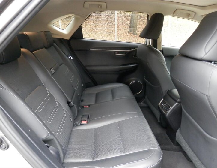 Lexus NX 300h SUV / Terénní 2,5 l 114 kw