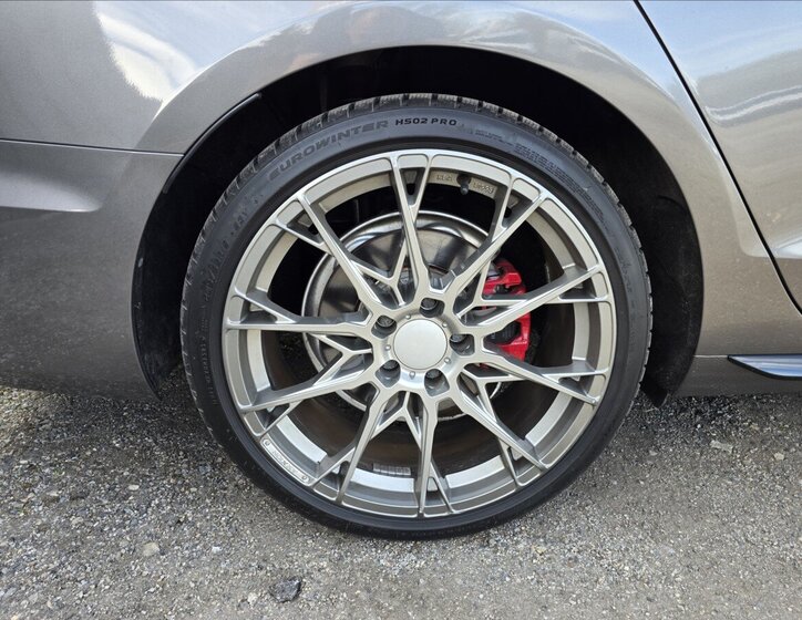 Audi A4 Kombi 2,0 l 140 kw