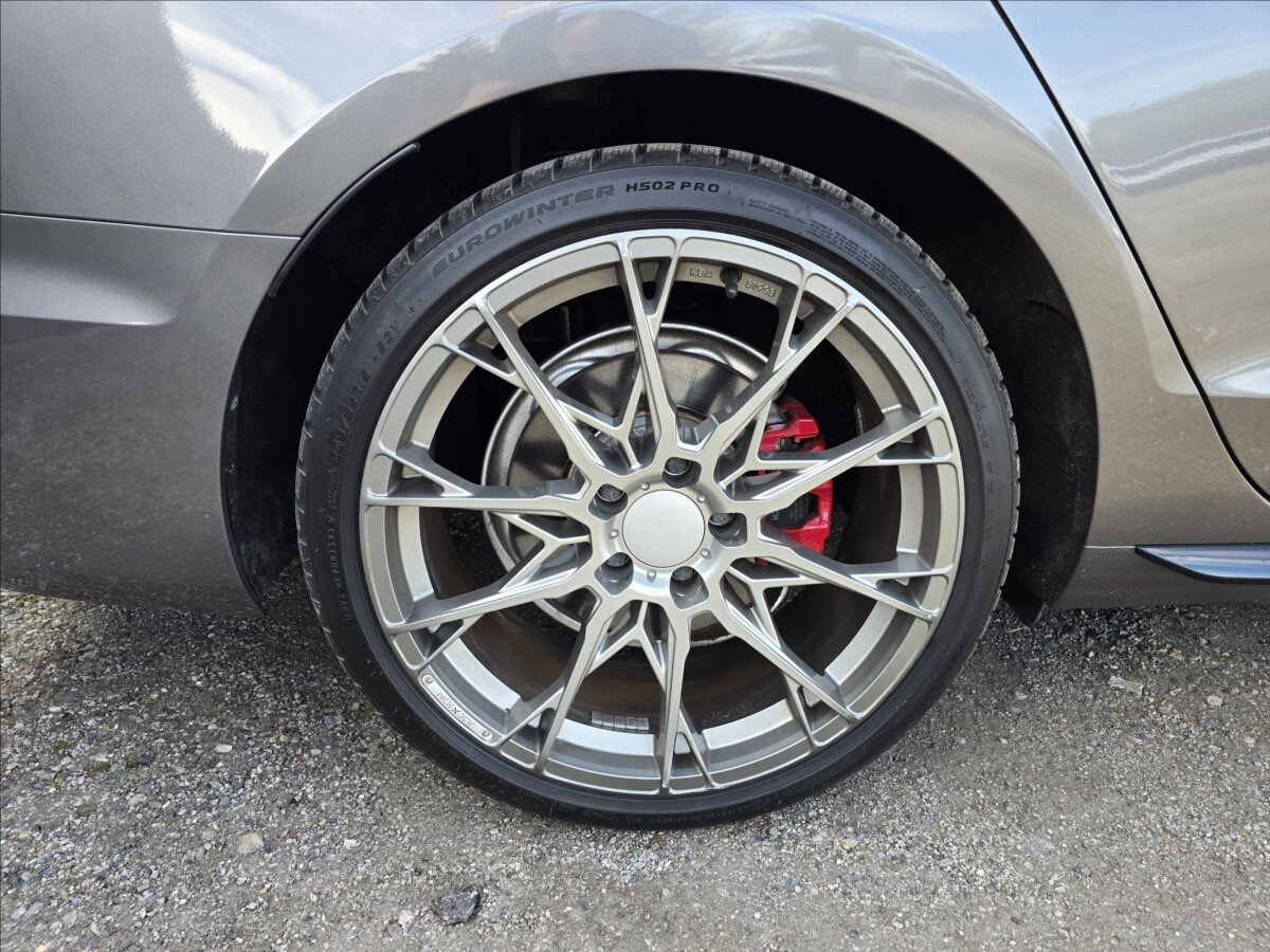 Audi A4 Kombi 2,0 l 140 kw