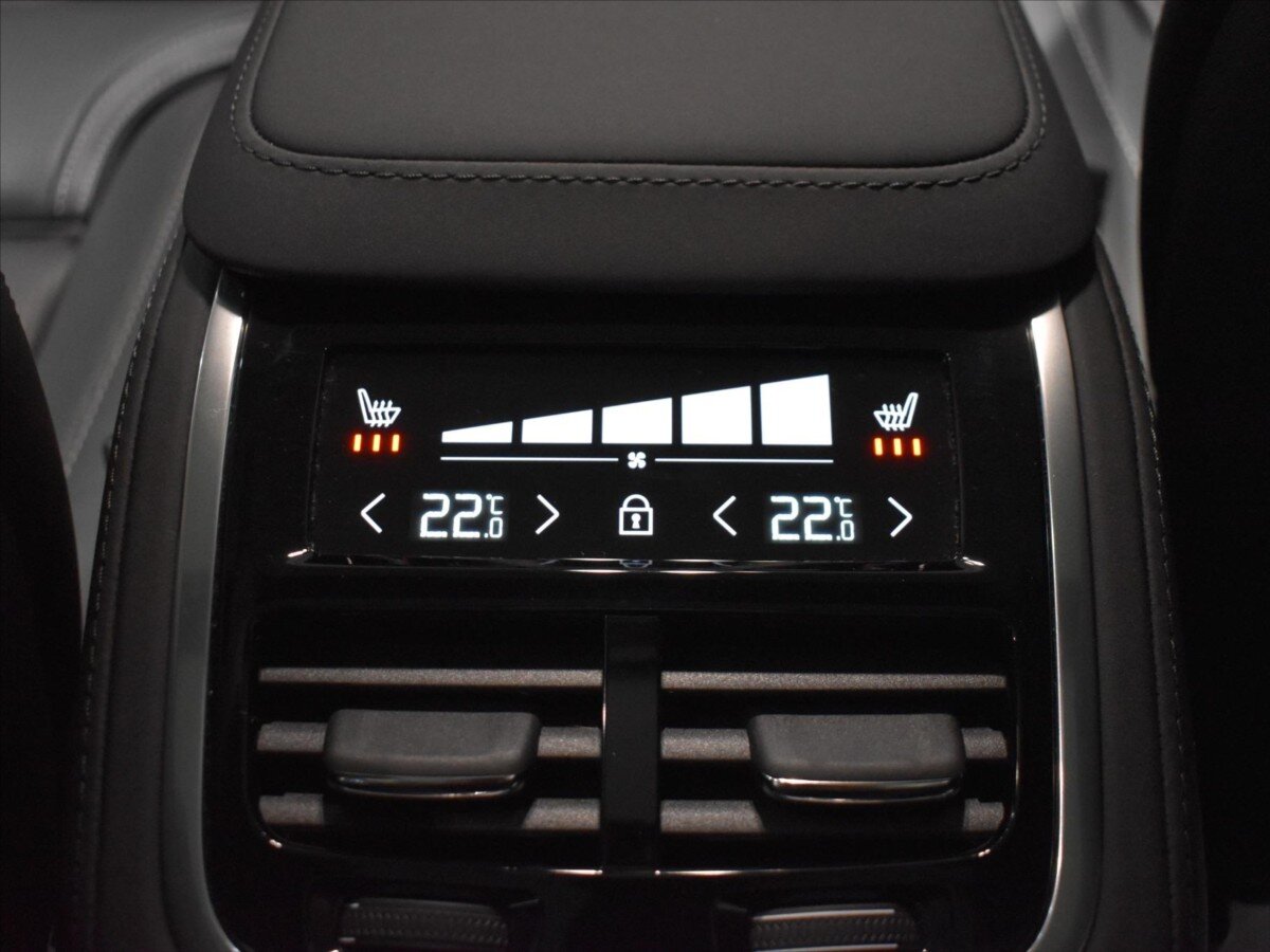 Volvo XC90 SUV / Terénní 2,0 l 228 kw