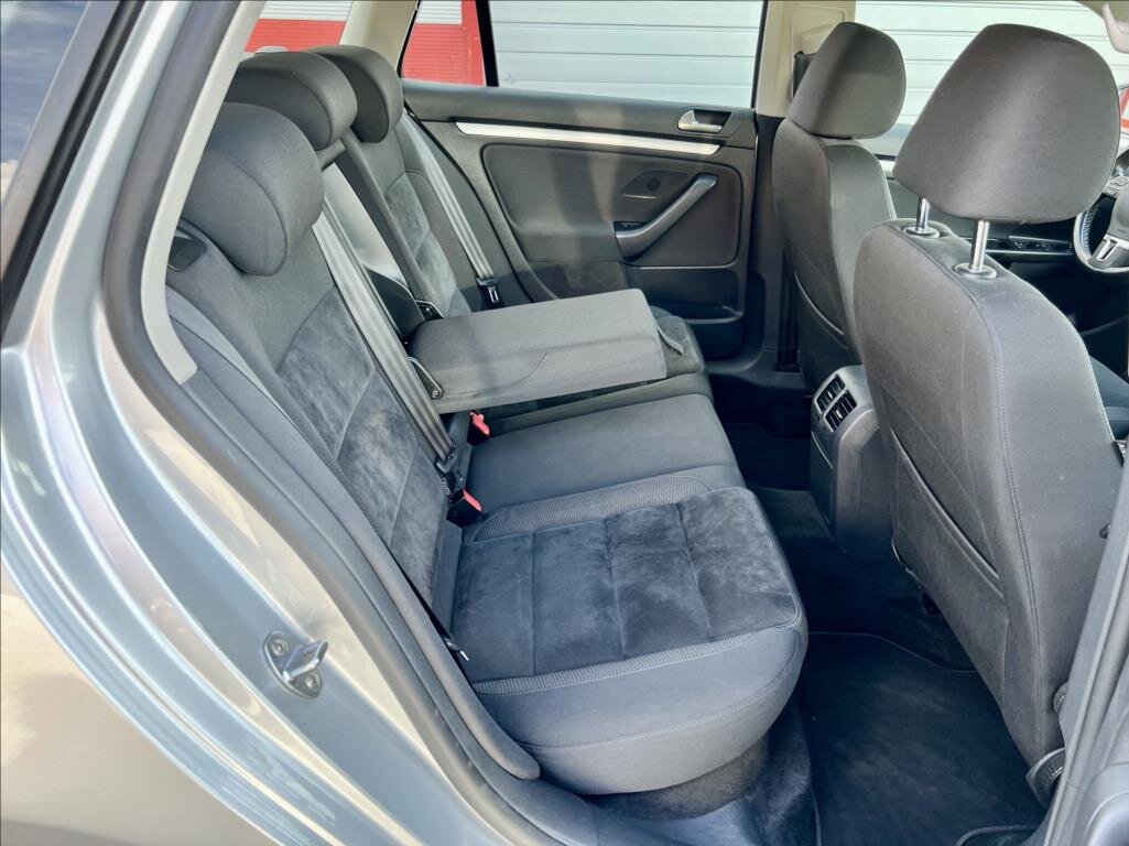 Volkswagen Golf Kombi 1,6 l 77 kw