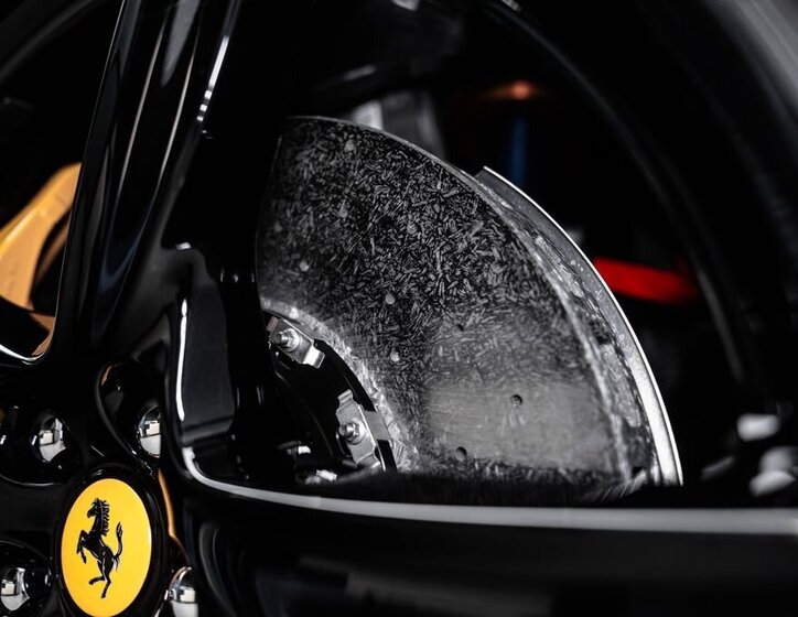 Ferrari Ostatní SUV / Terénní 6,5 l 529 kw