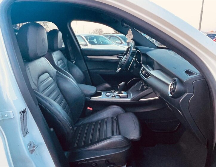 Alfa Romeo Stelvio SUV / Terénní 2,1 l 154 kw