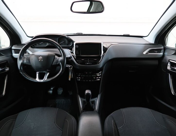 Peugeot 208 Hatchback 1,2 l 61 kw