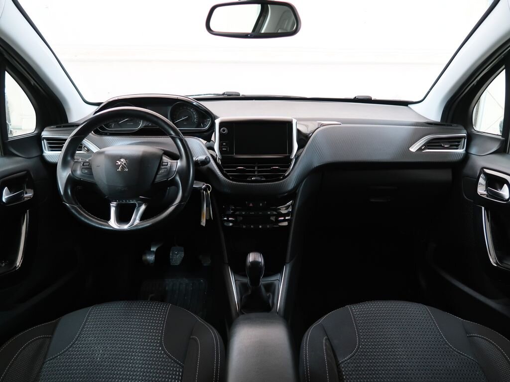 Peugeot 208 Hatchback 1,2 l 61 kw