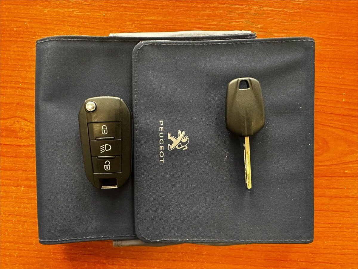 Peugeot 208 Hatchback 1,2 l 81 kw