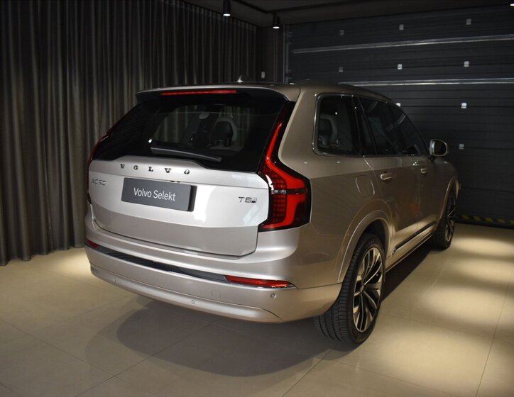 Volvo XC90 SUV / Terénní 2,0 l 228 kw