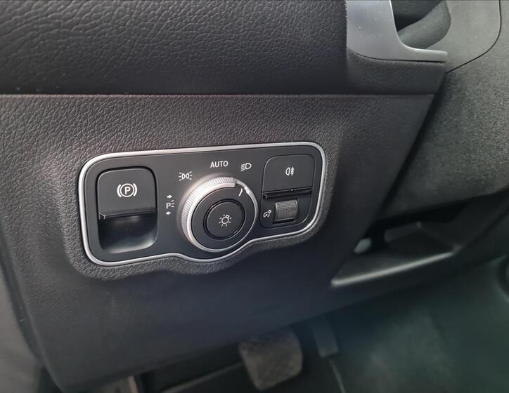 Mercedes-Benz GLB 11