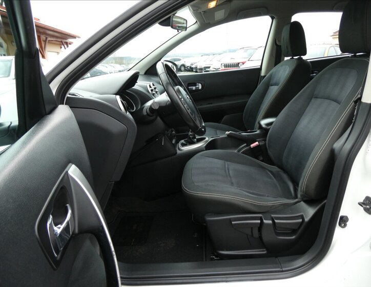 Nissan Qashqai SUV 2,0 l 104 kw