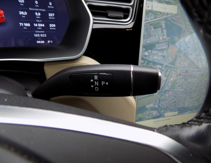 Tesla Model S 28