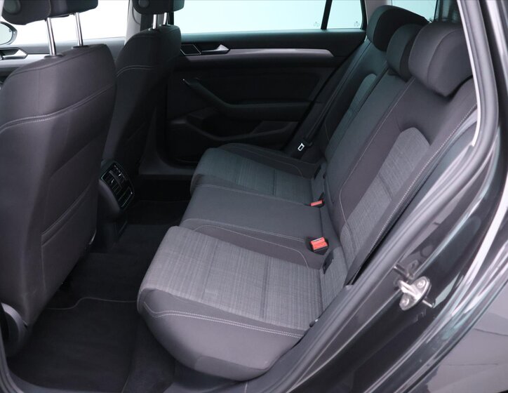 Volkswagen Passat Kombi 2,0 l 110 kw