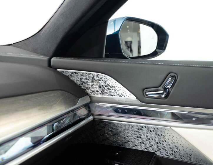 BMW i7 16
