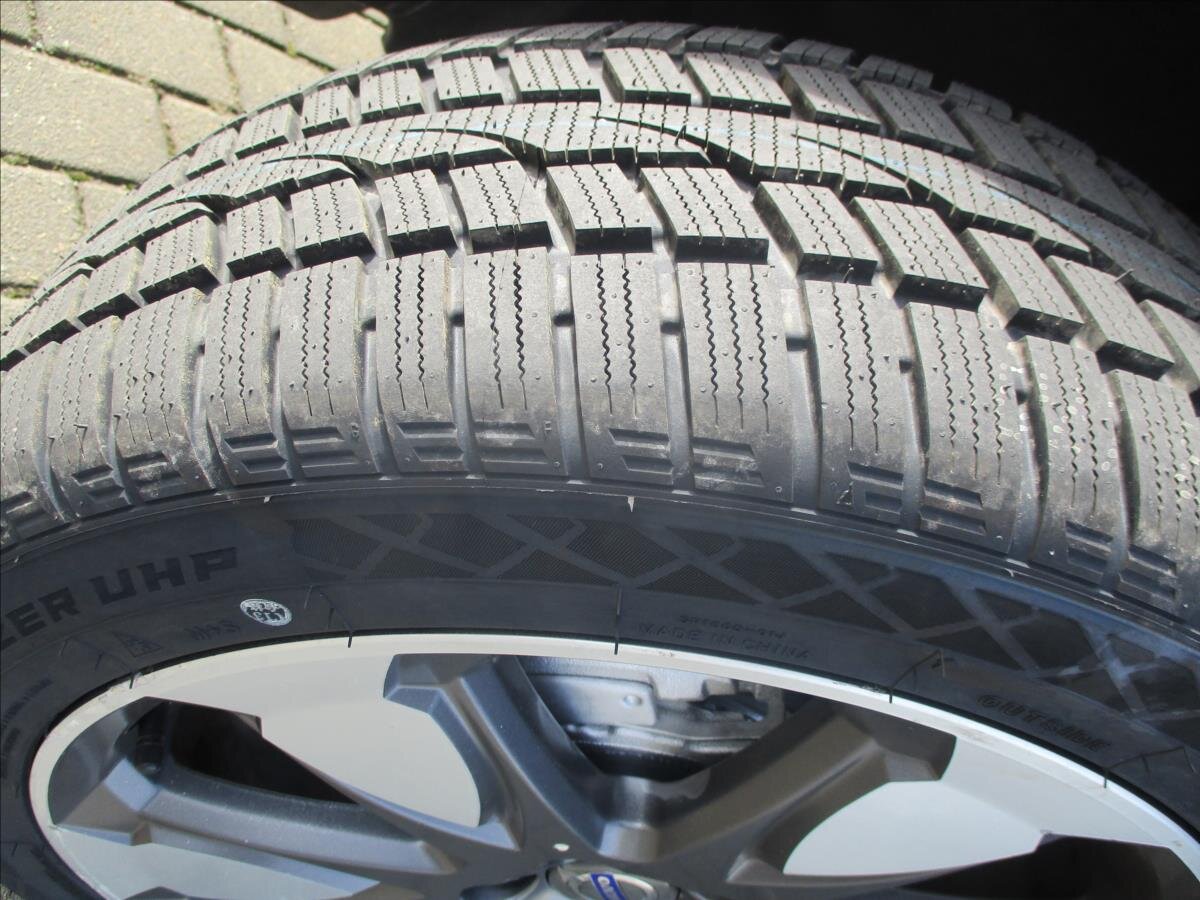 Volvo XC70 Kombi 2,4 l 120 kw