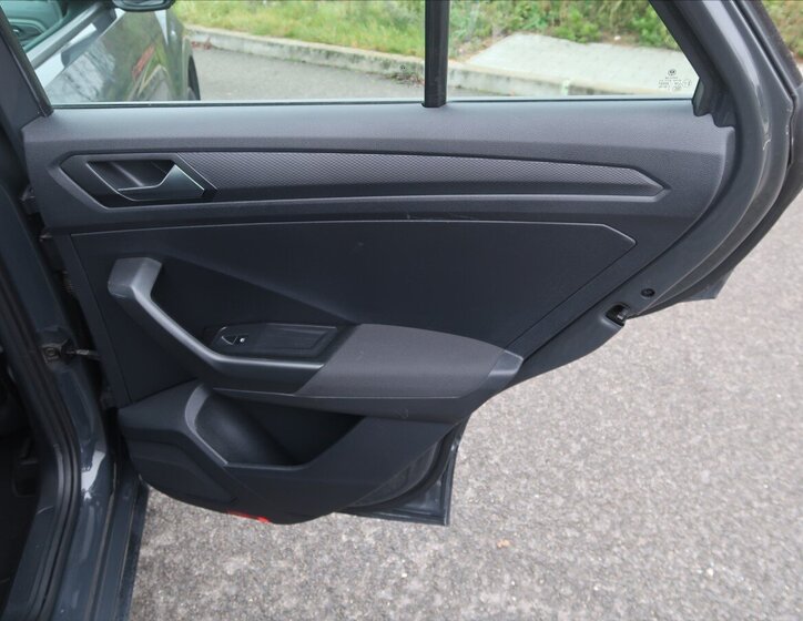 Volkswagen T-Roc SUV 1,5 l 110 kw