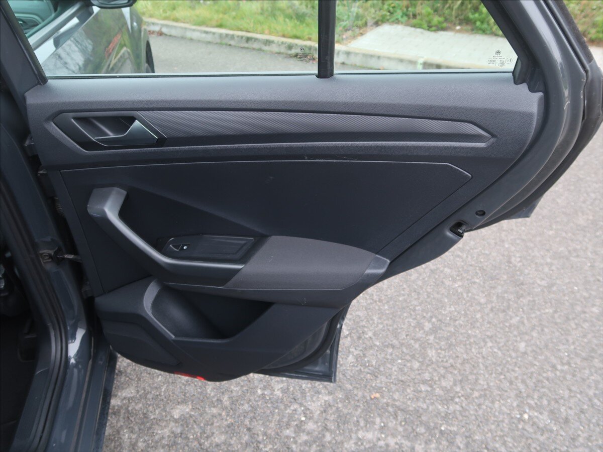 Volkswagen T-Roc SUV 1,5 l 110 kw