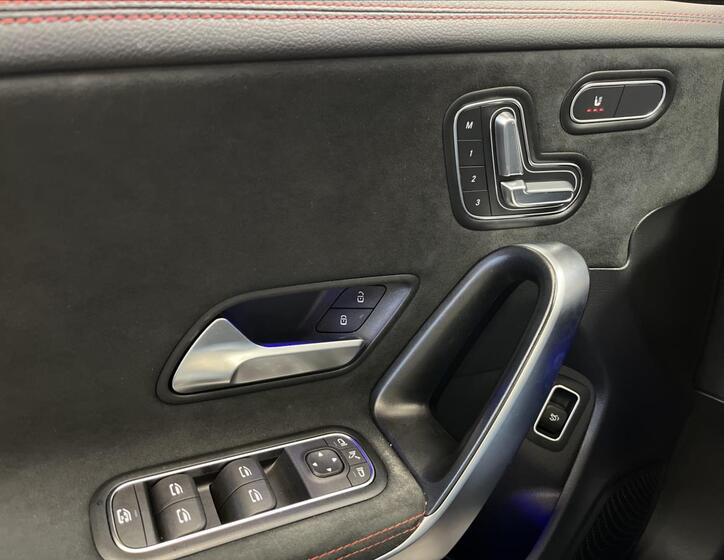 Mercedes-Benz CLA 12