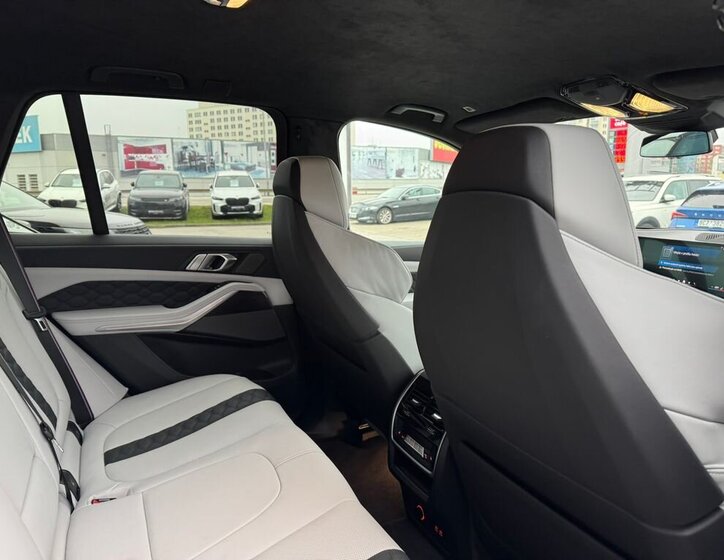 BMW X5 SUV / Terénní 4,4 l 460 kw